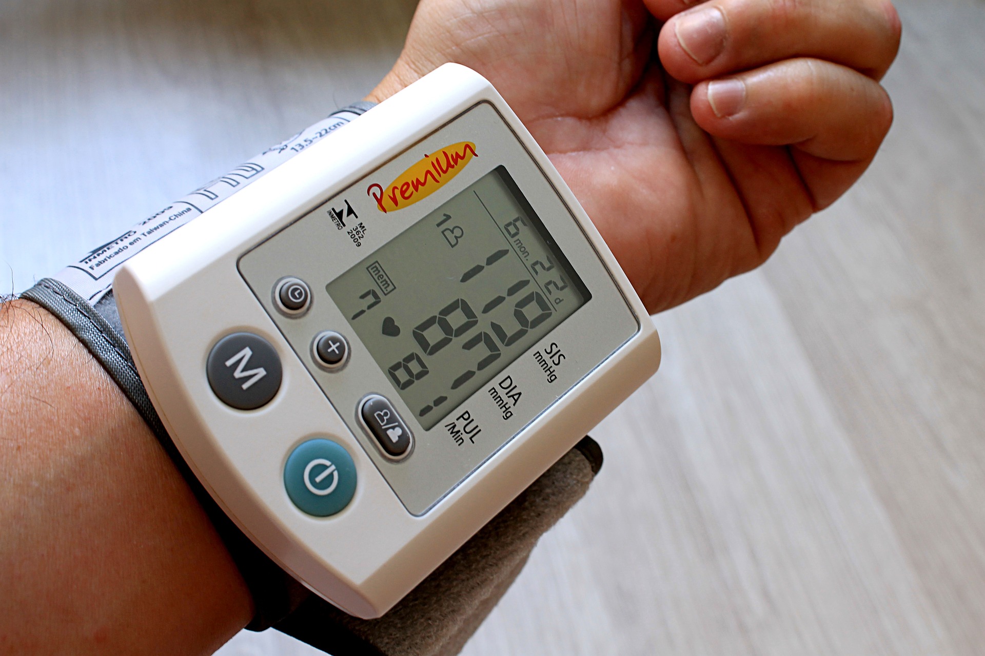 血圧　高い　血圧計